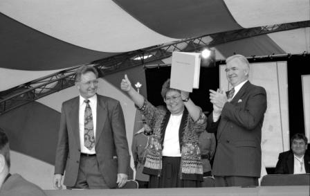 Judy Gingell gives a thumbs up after signing the Umbrella Final Agreement in 1993. 